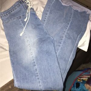 Highwaisted bellbottom jeans